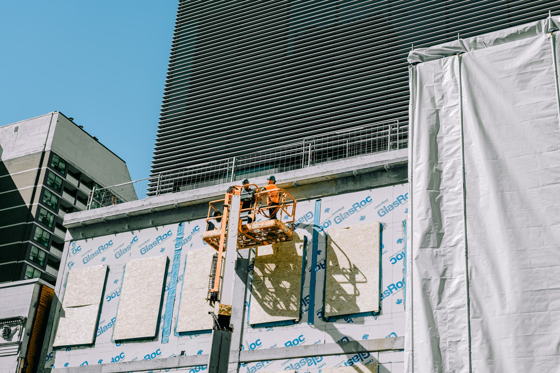 Exterior rehabilitation work on a multi-storey building